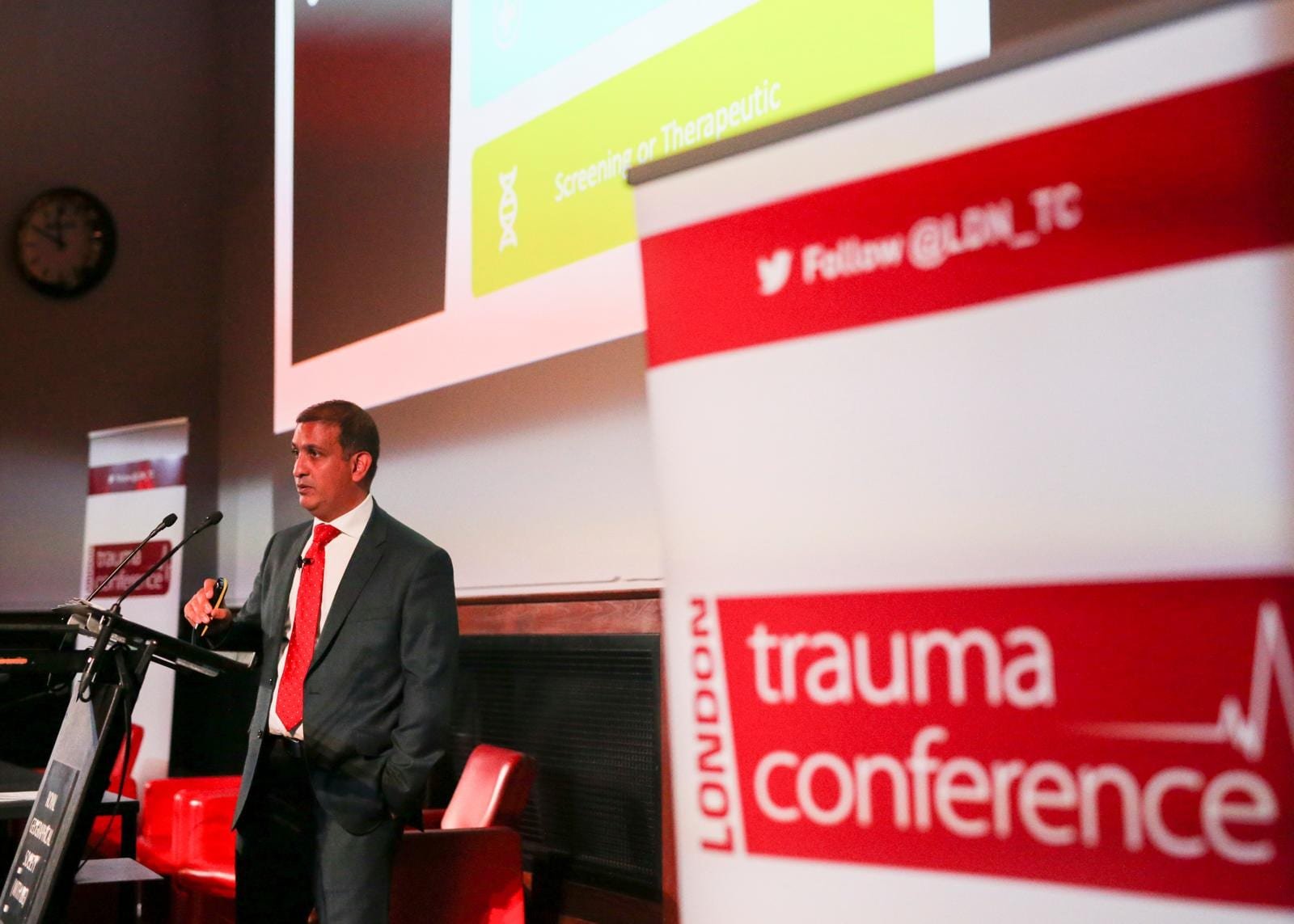 Professor Khan lecturing at the London Trauma Conference